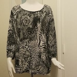 Dressbarn Woman black & white blouse size 2X, GUC